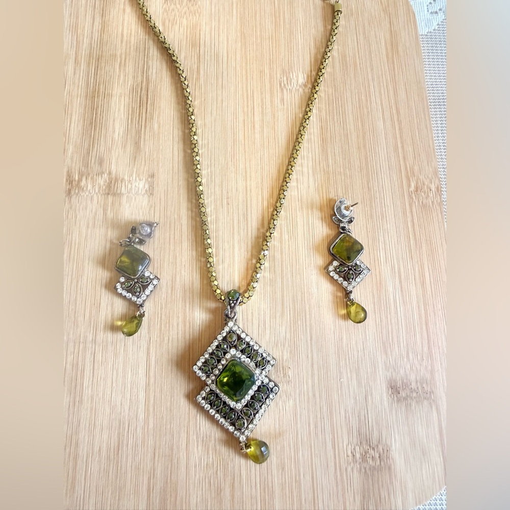 Elegant Green and Gold Jewelry Set